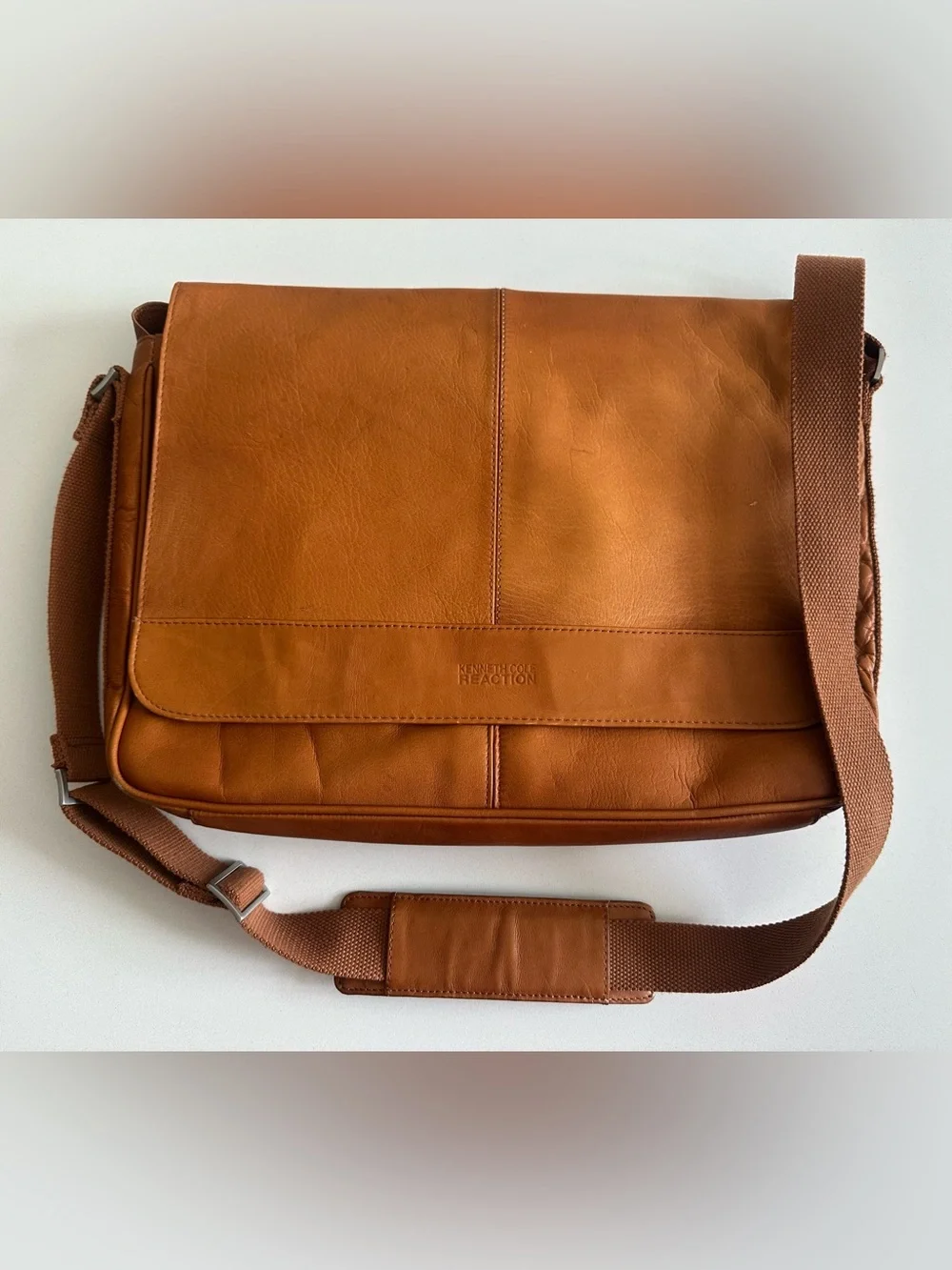 Kenneth Cole Reaction Columbian Leather Crossbody Laptop / Tablet Messenger Bag